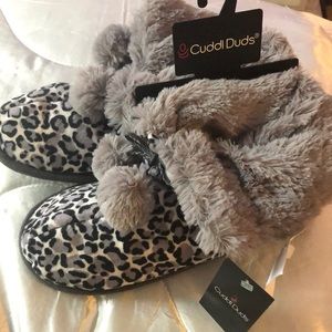 NWT Cuddl dud slippers